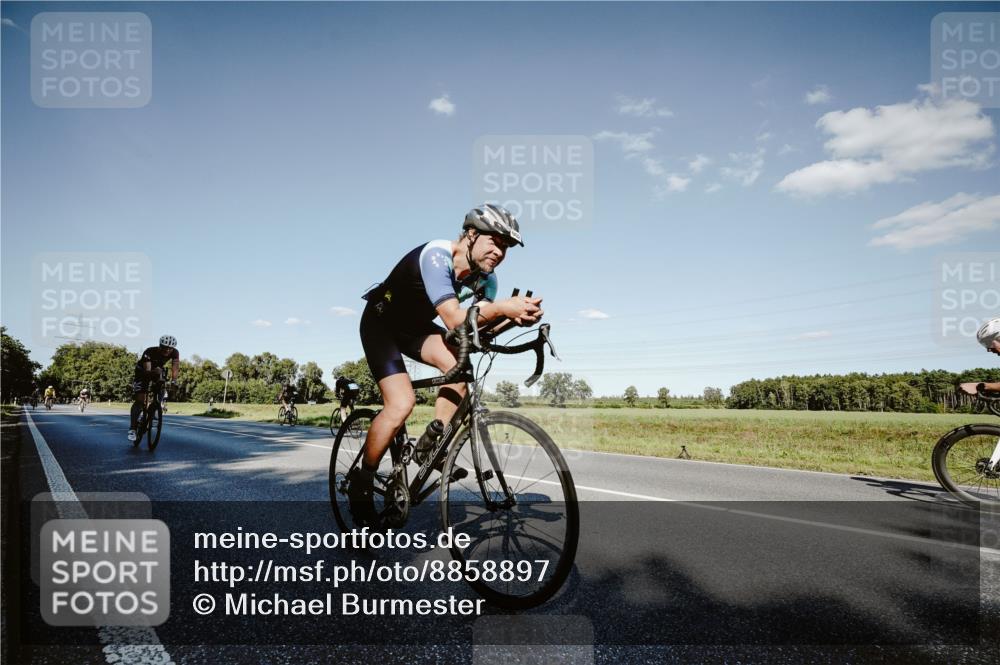 07.09.2025 - 19. Norderstedt Triathlon Michael Burmester http://msf.ph/oto/8858897 07.09.2025 15:43:12 Radfahren 873, 902, 1460 meine-sportfotos.de