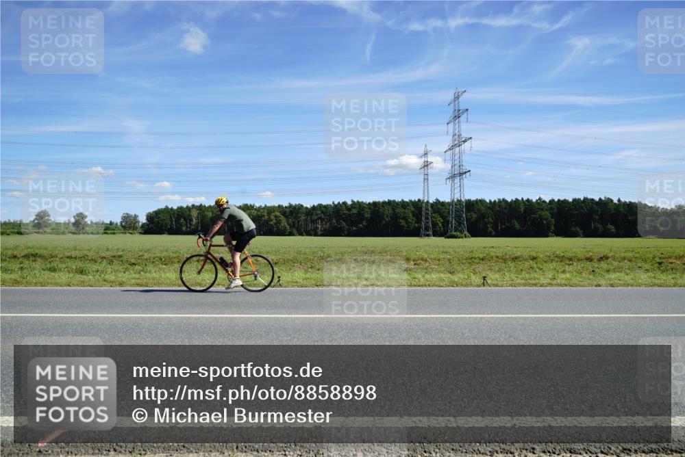 07.09.2025 - 19. Norderstedt Triathlon Michael Burmester http://msf.ph/oto/8858898 07.09.2025 13:19:47 Radfahren  meine-sportfotos.de