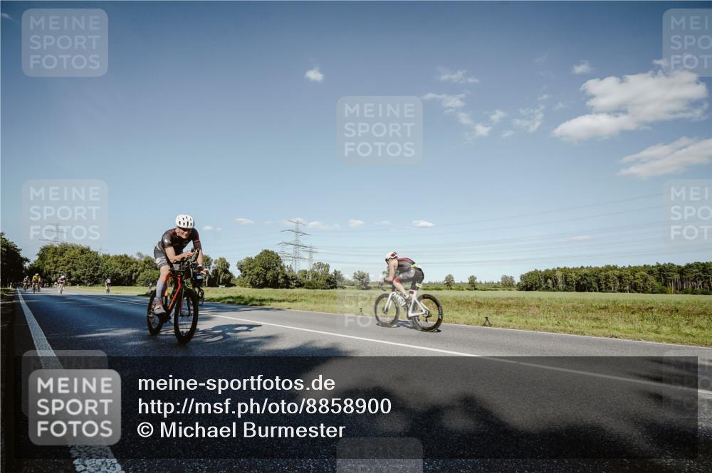 07.09.2025 - 19. Norderstedt Triathlon Michael Burmester http://msf.ph/oto/8858900 07.09.2025 15:43:13 Radfahren 873, 902, 1460 meine-sportfotos.de