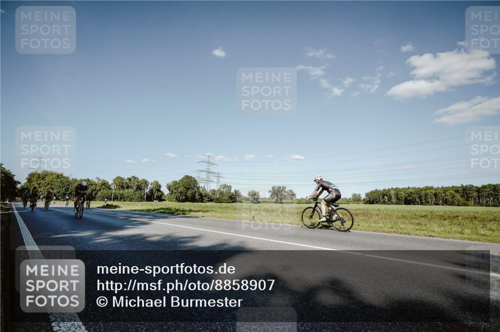 07.09.2025 - 19. Norderstedt Triathlon Michael Burmester http://msf.ph/oto/8858907 07.09.2025 15:43:15 Radfahren 534, 873, 902, 937, 1460 meine-sportfotos.de