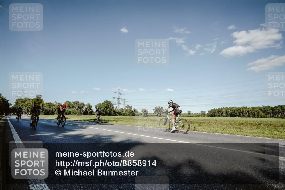 07.09.2025 - 19. Norderstedt Triathlon Michael Burmester http://msf.ph/oto/8858914 07.09.2025 15:43:16 Radfahren 534, 873, 937, 1423, 1460 meine-sportfotos.de