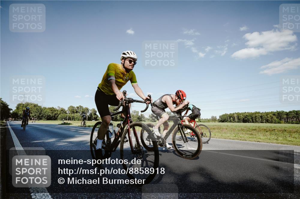 07.09.2025 - 19. Norderstedt Triathlon Michael Burmester http://msf.ph/oto/8858918 07.09.2025 15:43:17 Radfahren 534, 873, 937, 1423 meine-sportfotos.de