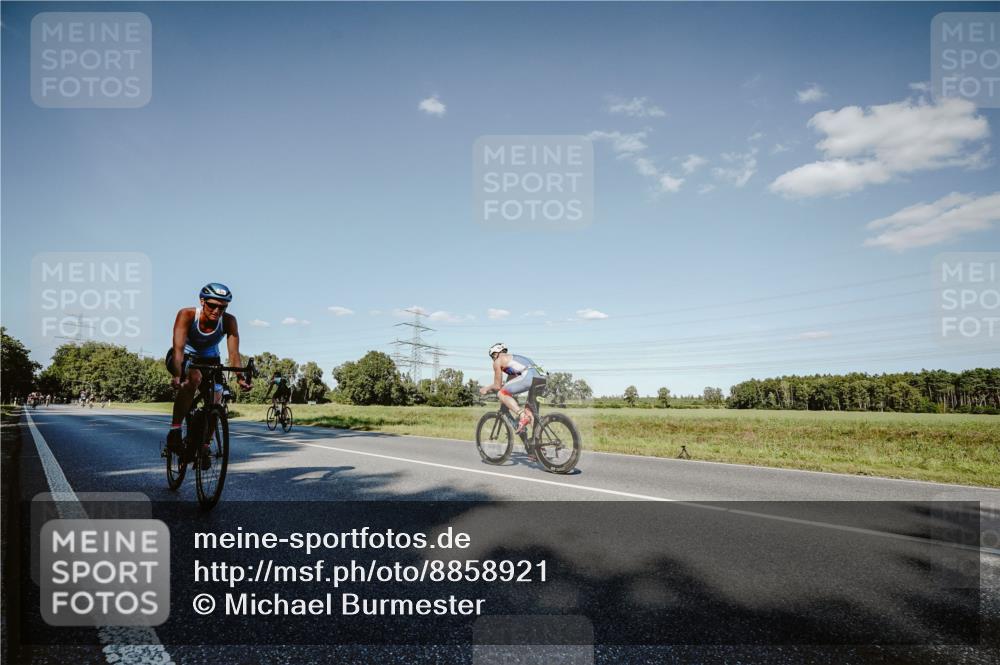 07.09.2025 - 19. Norderstedt Triathlon Michael Burmester http://msf.ph/oto/8858921 07.09.2025 15:43:18 Radfahren 534, 873, 937, 1423 meine-sportfotos.de