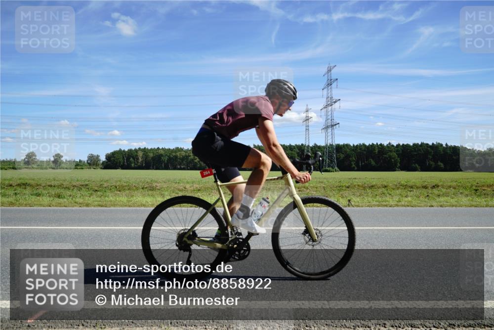 07.09.2025 - 19. Norderstedt Triathlon Michael Burmester http://msf.ph/oto/8858922 07.09.2025 13:20:10 Radfahren 264 meine-sportfotos.de
