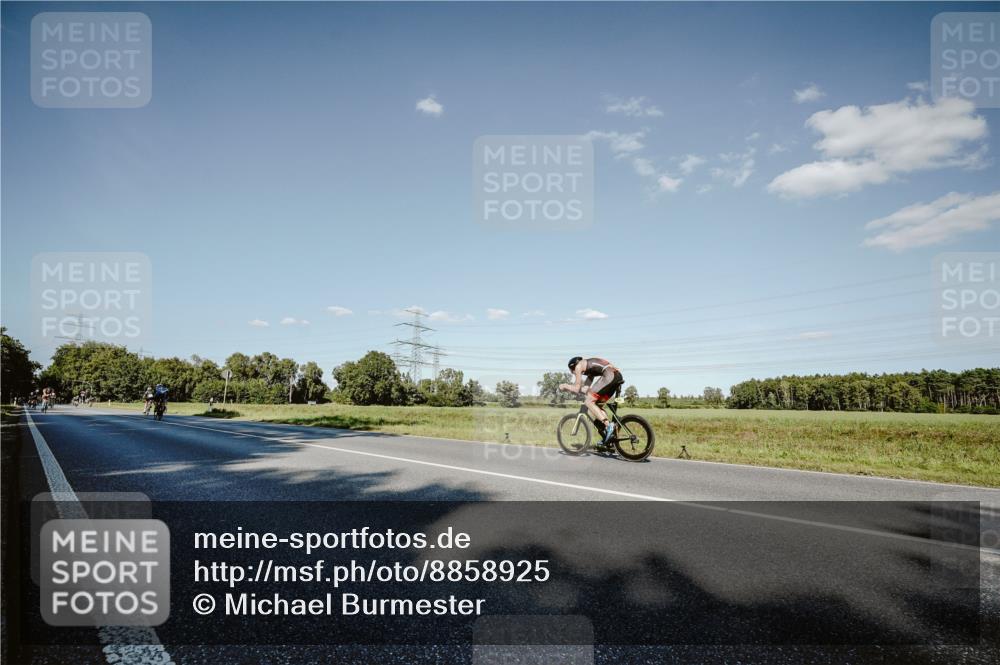 07.09.2025 - 19. Norderstedt Triathlon Michael Burmester http://msf.ph/oto/8858925 07.09.2025 15:43:20 Radfahren 524, 534, 937, 1423 meine-sportfotos.de