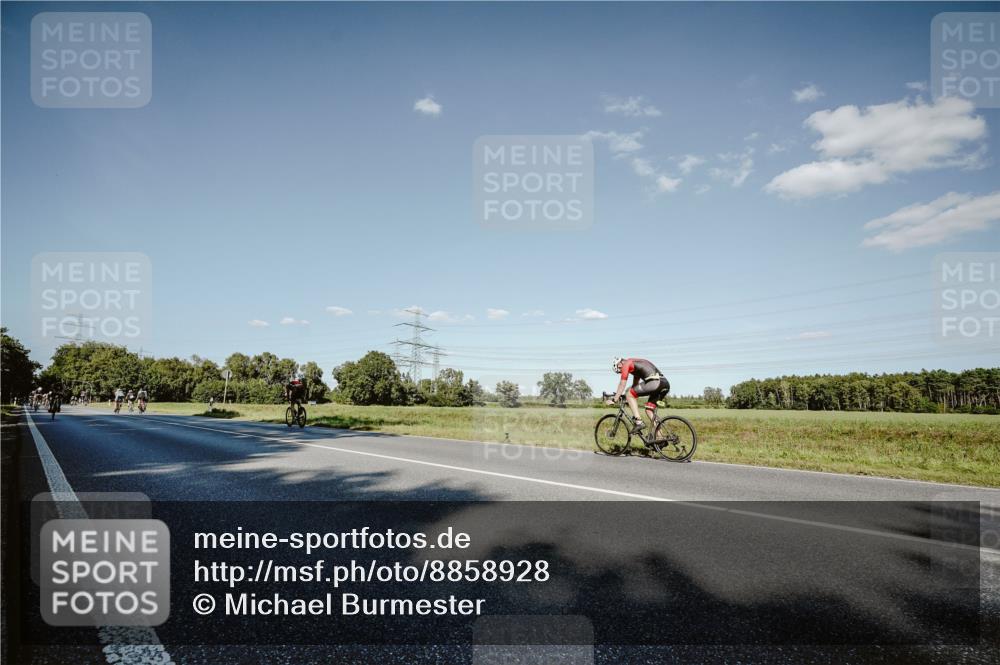 07.09.2025 - 19. Norderstedt Triathlon Michael Burmester http://msf.ph/oto/8858928 07.09.2025 15:43:21 Radfahren 524, 1423 meine-sportfotos.de