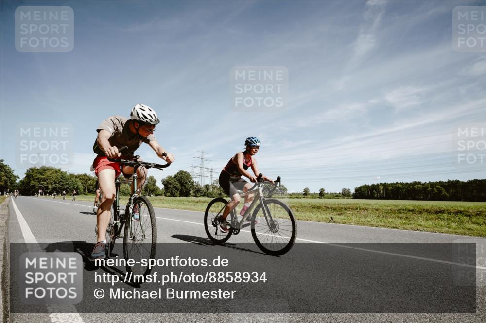 07.09.2025 - 19. Norderstedt Triathlon Michael Burmester http://msf.ph/oto/8858934 07.09.2025 12:37:39 Radfahren 219, 701, 789, 814 meine-sportfotos.de