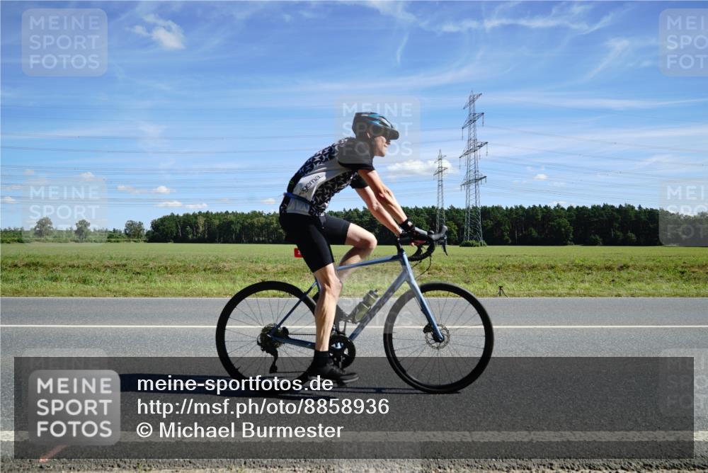 07.09.2025 - 19. Norderstedt Triathlon Michael Burmester http://msf.ph/oto/8858936 07.09.2025 13:20:25 Radfahren 230 meine-sportfotos.de