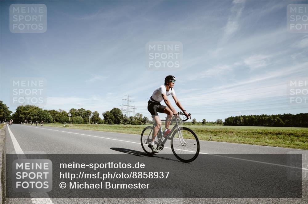 07.09.2025 - 19. Norderstedt Triathlon Michael Burmester http://msf.ph/oto/8858937 07.09.2025 12:37:40 Radfahren 219, 701, 789, 814 meine-sportfotos.de