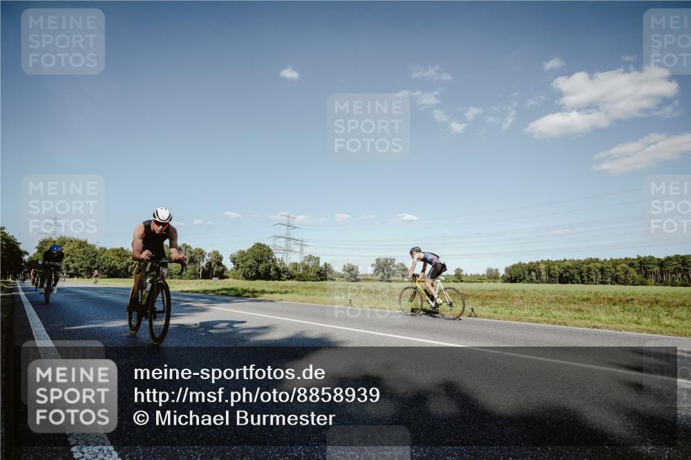 07.09.2025 - 19. Norderstedt Triathlon Michael Burmester http://msf.ph/oto/8858939 07.09.2025 15:43:27 Radfahren 505, 519, 521, 547, 903, 949, 1410, 1437, 1486 meine-sportfotos.de