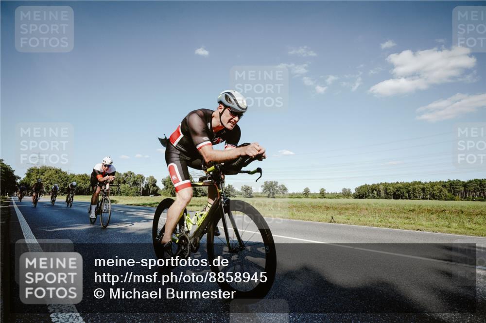 07.09.2025 - 19. Norderstedt Triathlon Michael Burmester http://msf.ph/oto/8858945 07.09.2025 15:43:29 Radfahren 519, 547, 903, 949, 957, 1410, 1437, 1486 meine-sportfotos.de