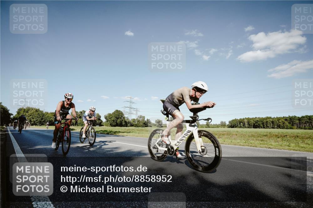 07.09.2025 - 19. Norderstedt Triathlon Michael Burmester http://msf.ph/oto/8858952 07.09.2025 15:43:30 Radfahren 493, 519, 547, 903, 949, 957, 1410, 1437, 1486 meine-sportfotos.de