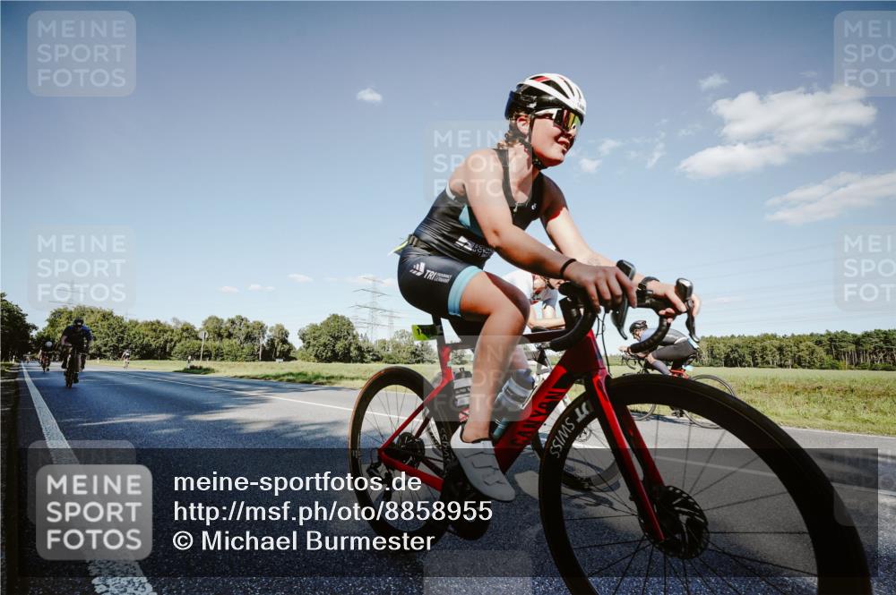 07.09.2025 - 19. Norderstedt Triathlon Michael Burmester http://msf.ph/oto/8858955 07.09.2025 15:43:31 Radfahren 399, 493, 519, 547, 903, 949, 957, 1420, 1437, 1486 meine-sportfotos.de