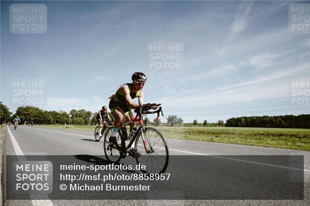 07.09.2025 - 19. Norderstedt Triathlon Michael Burmester http://msf.ph/oto/8858957 07.09.2025 12:38:02 Radfahren 205, 301 meine-sportfotos.de