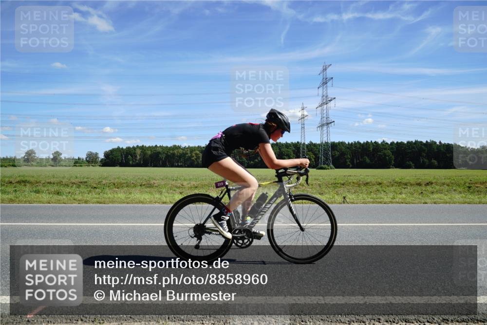 07.09.2025 - 19. Norderstedt Triathlon Michael Burmester http://msf.ph/oto/8858960 07.09.2025 13:20:49 Radfahren 319, 333 meine-sportfotos.de