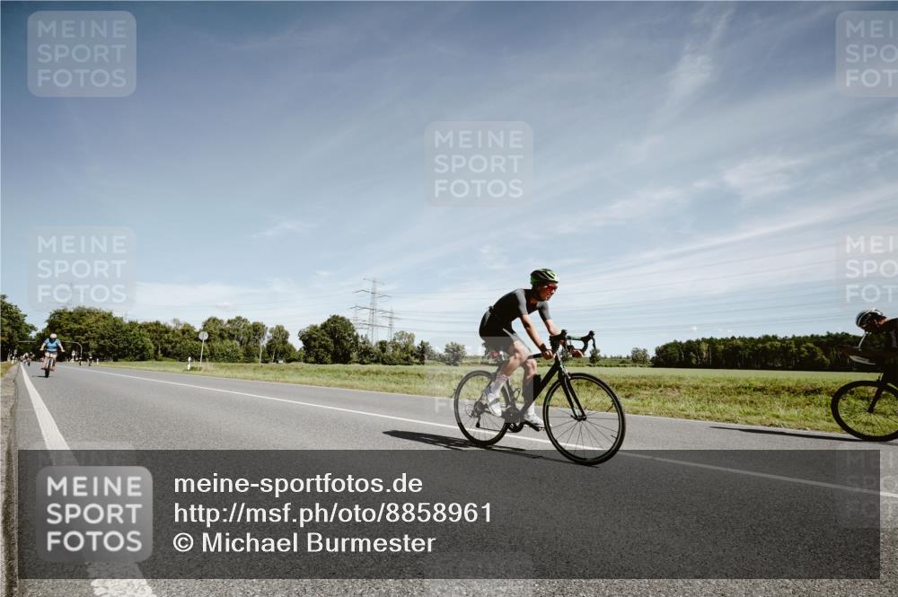 07.09.2025 - 19. Norderstedt Triathlon Michael Burmester http://msf.ph/oto/8858961 07.09.2025 12:38:03 Radfahren 205, 301, 1252 meine-sportfotos.de