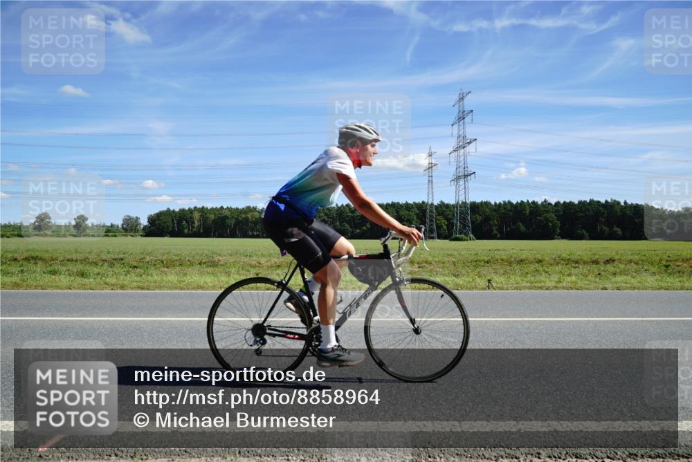 07.09.2025 - 19. Norderstedt Triathlon Michael Burmester http://msf.ph/oto/8858964 07.09.2025 13:21:05 Radfahren 314, 339 meine-sportfotos.de