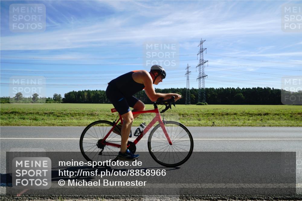 07.09.2025 - 19. Norderstedt Triathlon Michael Burmester http://msf.ph/oto/8858966 07.09.2025 11:34:27 Radfahren 833, 1357 meine-sportfotos.de