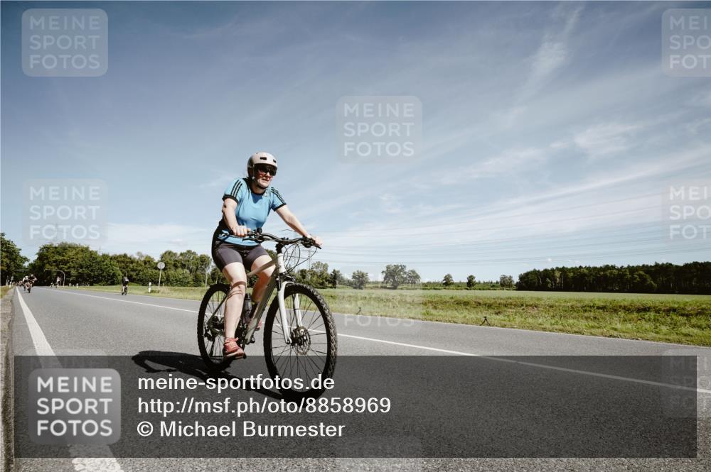 07.09.2025 - 19. Norderstedt Triathlon Michael Burmester http://msf.ph/oto/8858969 07.09.2025 12:38:06 Radfahren 1252 meine-sportfotos.de