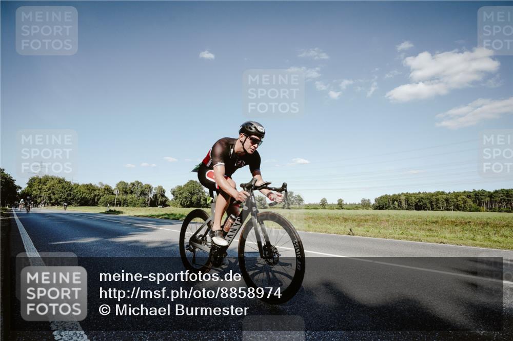 07.09.2025 - 19. Norderstedt Triathlon Michael Burmester http://msf.ph/oto/8858974 07.09.2025 15:43:36 Radfahren 399, 493, 546, 1420 meine-sportfotos.de