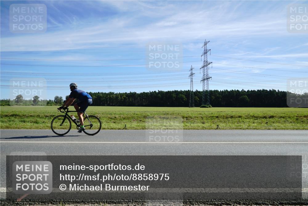 07.09.2025 - 19. Norderstedt Triathlon Michael Burmester http://msf.ph/oto/8858975 07.09.2025 11:34:30 Radfahren 833 meine-sportfotos.de