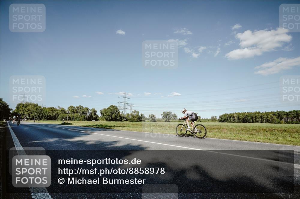 07.09.2025 - 19. Norderstedt Triathlon Michael Burmester http://msf.ph/oto/8858978 07.09.2025 15:43:37 Radfahren 399, 445, 546, 1420 meine-sportfotos.de