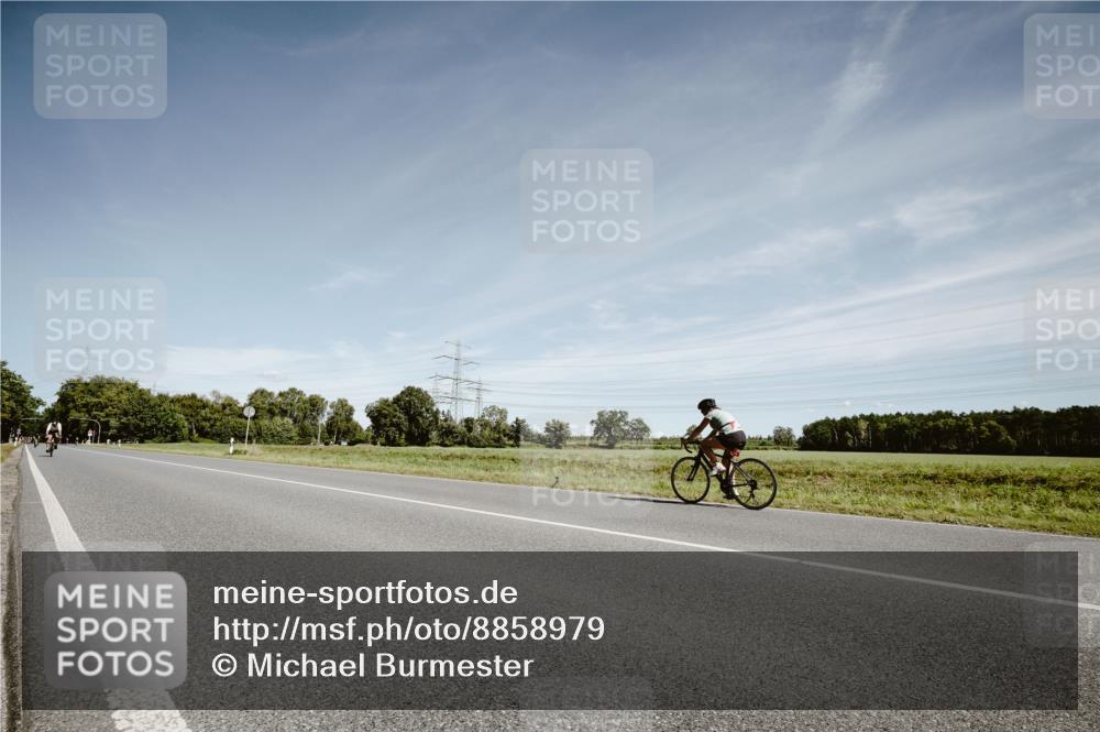 07.09.2025 - 19. Norderstedt Triathlon Michael Burmester http://msf.ph/oto/8858979 07.09.2025 12:38:15 Radfahren 187 meine-sportfotos.de