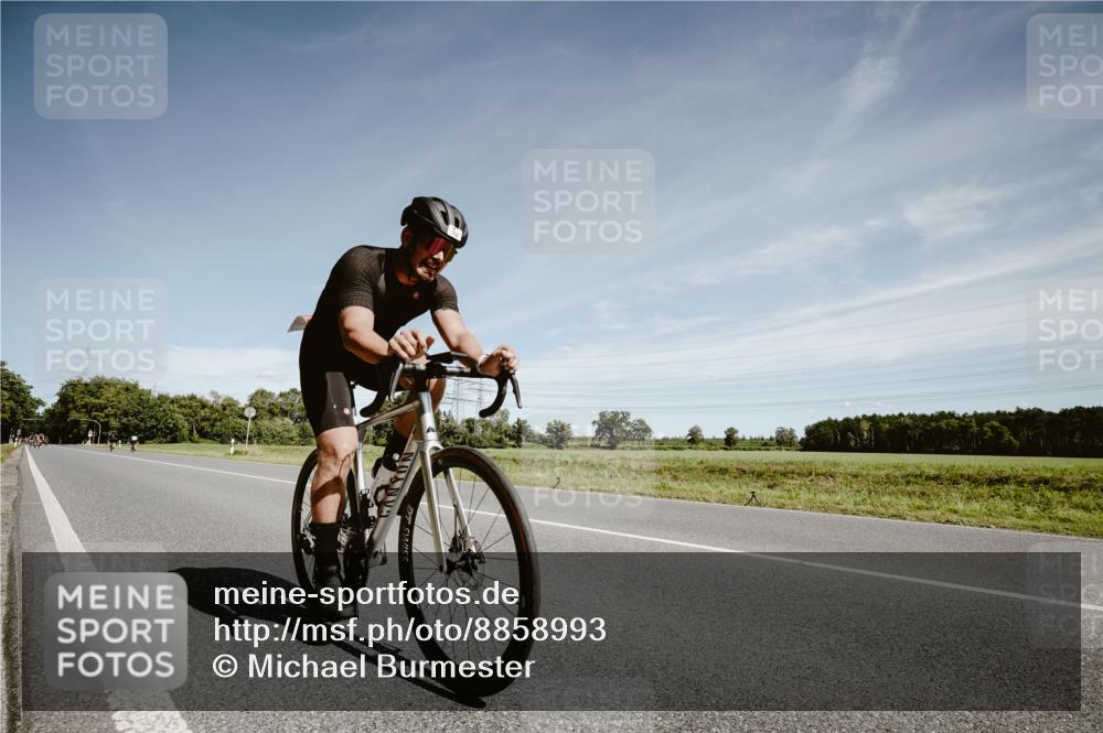 07.09.2025 - 19. Norderstedt Triathlon Michael Burmester http://msf.ph/oto/8858993 07.09.2025 12:38:24 Radfahren 712, 732 meine-sportfotos.de