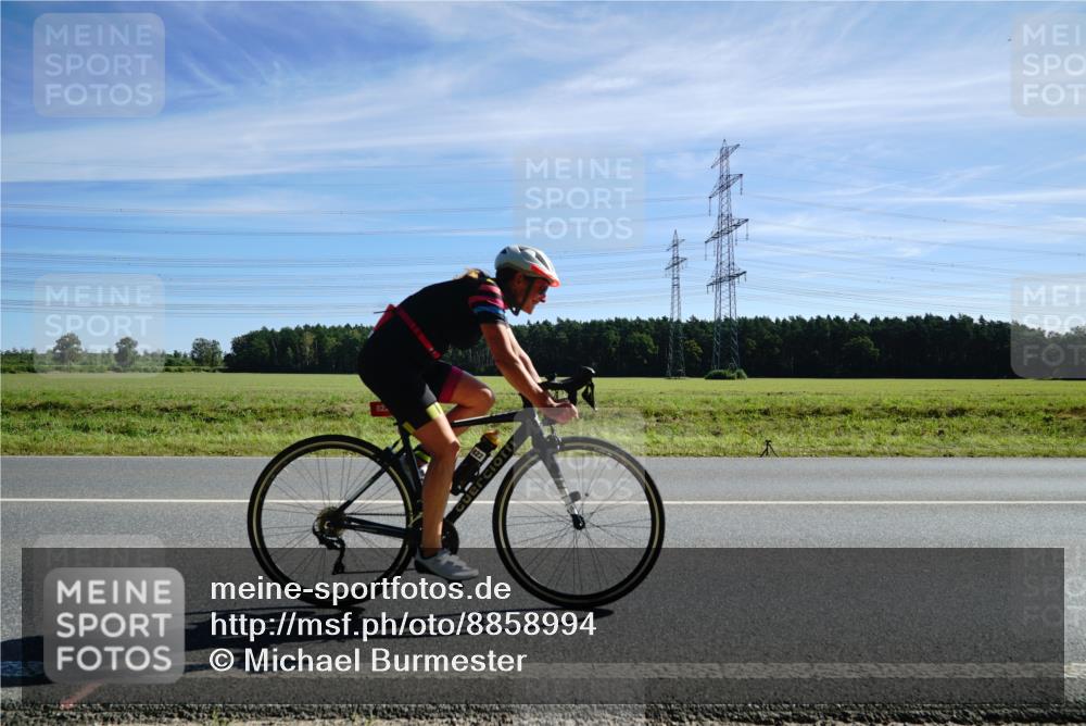 07.09.2025 - 19. Norderstedt Triathlon Michael Burmester http://msf.ph/oto/8858994 07.09.2025 11:34:47 Radfahren 736, 822 meine-sportfotos.de