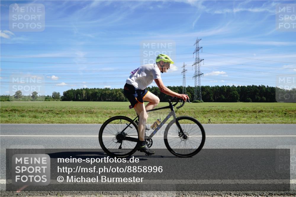 07.09.2025 - 19. Norderstedt Triathlon Michael Burmester http://msf.ph/oto/8858996 07.09.2025 13:22:40 Radfahren 312 meine-sportfotos.de