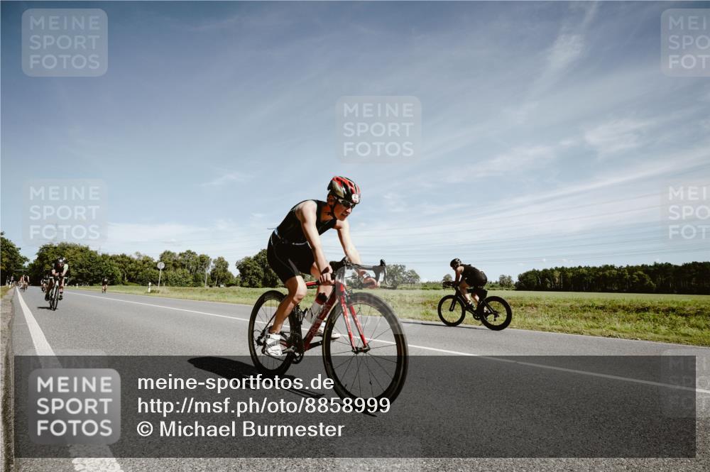 07.09.2025 - 19. Norderstedt Triathlon Michael Burmester http://msf.ph/oto/8858999 07.09.2025 12:38:32 Radfahren 247, 759, 1262 meine-sportfotos.de