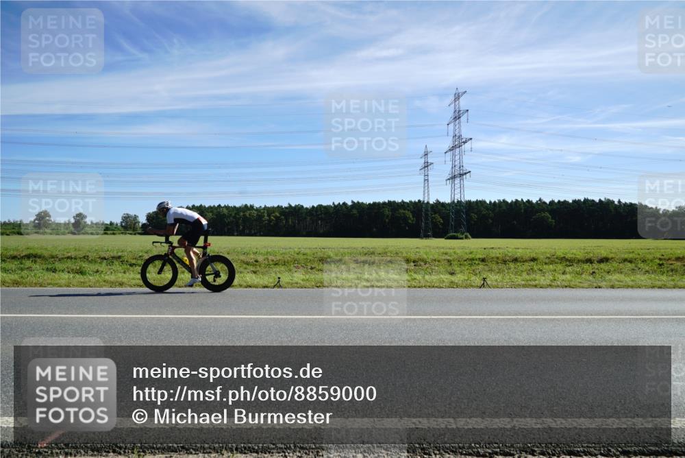 07.09.2025 - 19. Norderstedt Triathlon Michael Burmester http://msf.ph/oto/8859000 07.09.2025 11:34:49 Radfahren 199, 822 meine-sportfotos.de