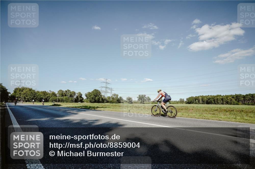 07.09.2025 - 19. Norderstedt Triathlon Michael Burmester http://msf.ph/oto/8859004 07.09.2025 15:43:52 Radfahren 507 meine-sportfotos.de