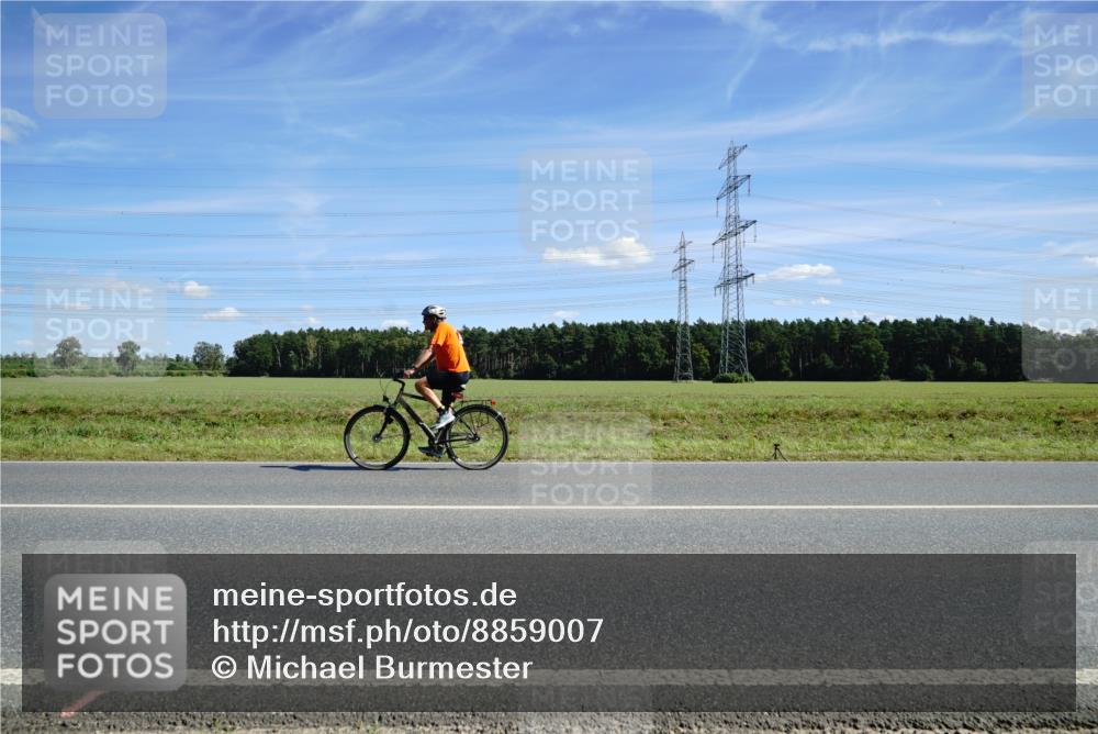 07.09.2025 - 19. Norderstedt Triathlon Michael Burmester http://msf.ph/oto/8859007 07.09.2025 13:22:55 Radfahren  meine-sportfotos.de