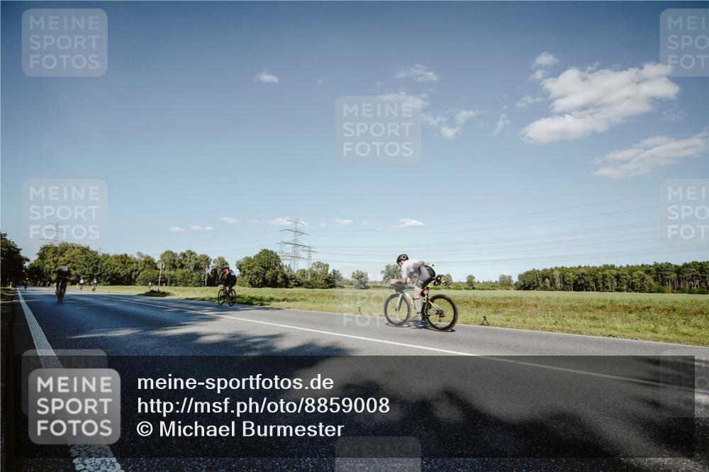 07.09.2025 - 19. Norderstedt Triathlon Michael Burmester http://msf.ph/oto/8859008 07.09.2025 15:43:53 Radfahren 507 meine-sportfotos.de