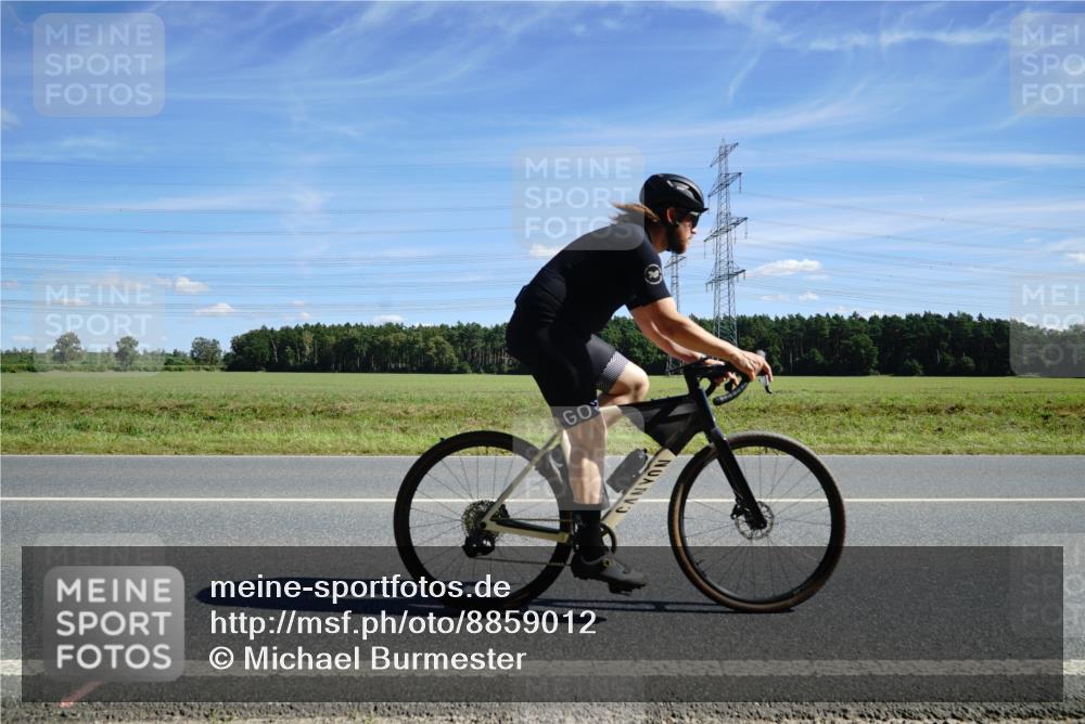 07.09.2025 - 19. Norderstedt Triathlon Michael Burmester http://msf.ph/oto/8859012 07.09.2025 13:23:10 Radfahren  meine-sportfotos.de