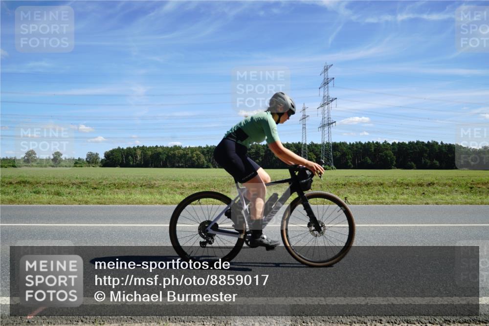 07.09.2025 - 19. Norderstedt Triathlon Michael Burmester http://msf.ph/oto/8859017 07.09.2025 13:23:11 Radfahren  meine-sportfotos.de