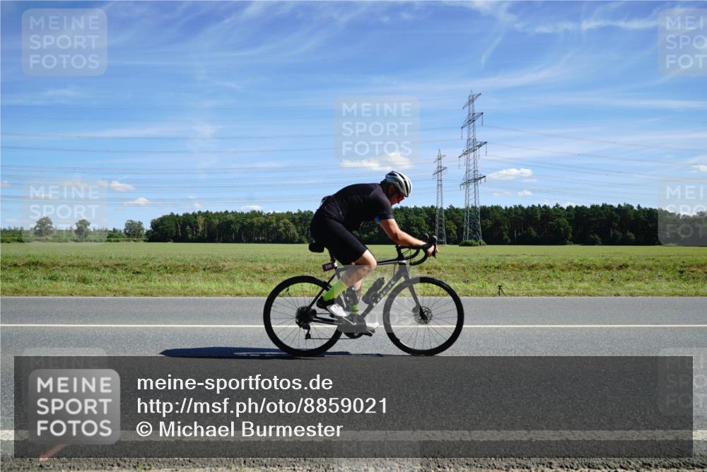 07.09.2025 - 19. Norderstedt Triathlon Michael Burmester http://msf.ph/oto/8859021 07.09.2025 13:23:24 Radfahren 336 meine-sportfotos.de
