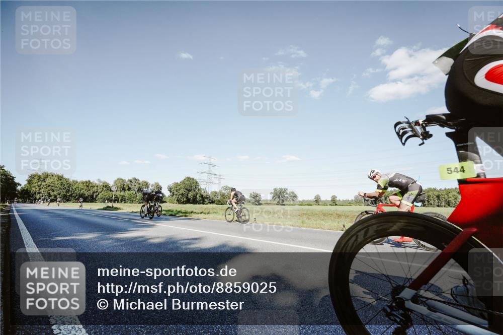 07.09.2025 - 19. Norderstedt Triathlon Michael Burmester http://msf.ph/oto/8859025 07.09.2025 15:43:59 Radfahren 544 meine-sportfotos.de