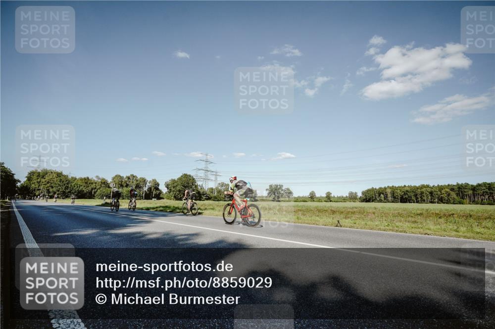 07.09.2025 - 19. Norderstedt Triathlon Michael Burmester http://msf.ph/oto/8859029 07.09.2025 15:44:00 Radfahren 544 meine-sportfotos.de