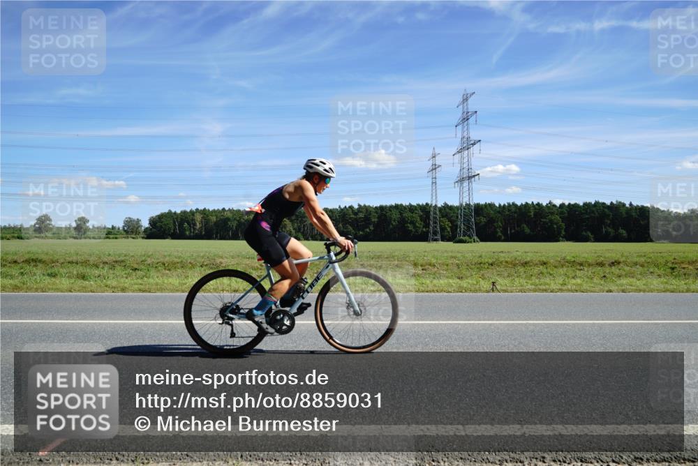 07.09.2025 - 19. Norderstedt Triathlon Michael Burmester http://msf.ph/oto/8859031 07.09.2025 13:24:02 Radfahren 1259 meine-sportfotos.de