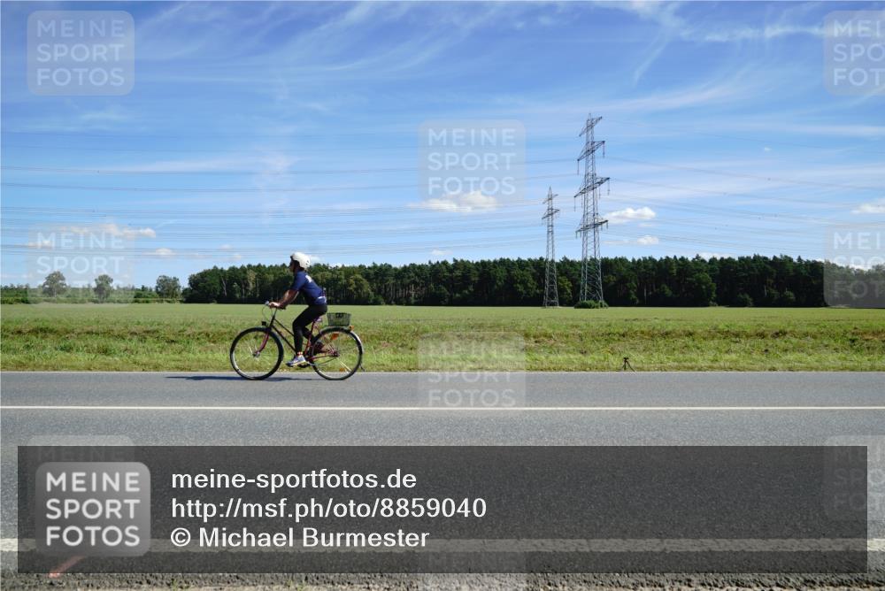 07.09.2025 - 19. Norderstedt Triathlon Michael Burmester http://msf.ph/oto/8859040 07.09.2025 13:24:18 Radfahren  meine-sportfotos.de