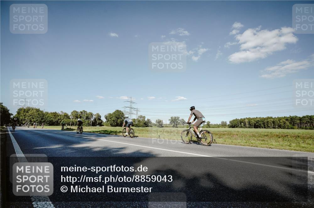 07.09.2025 - 19. Norderstedt Triathlon Michael Burmester http://msf.ph/oto/8859043 07.09.2025 15:44:04 Radfahren 490 meine-sportfotos.de