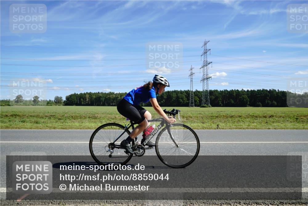07.09.2025 - 19. Norderstedt Triathlon Michael Burmester http://msf.ph/oto/8859044 07.09.2025 13:24:35 Radfahren 359 meine-sportfotos.de