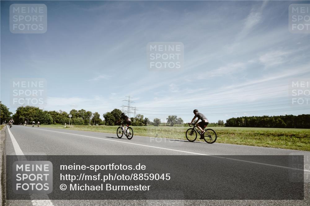 07.09.2025 - 19. Norderstedt Triathlon Michael Burmester http://msf.ph/oto/8859045 07.09.2025 12:38:52 Radfahren 754 meine-sportfotos.de
