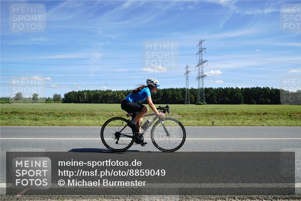 07.09.2025 - 19. Norderstedt Triathlon Michael Burmester http://msf.ph/oto/8859049 07.09.2025 13:24:39 Radfahren 321, 359 meine-sportfotos.de