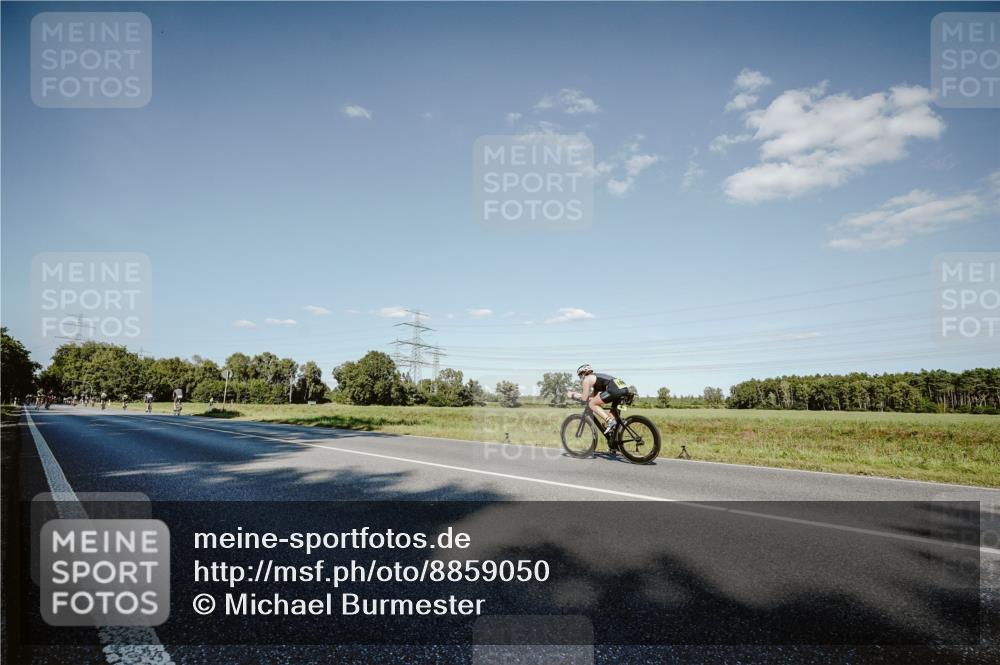 07.09.2025 - 19. Norderstedt Triathlon Michael Burmester http://msf.ph/oto/8859050 07.09.2025 15:44:08 Radfahren 490 meine-sportfotos.de