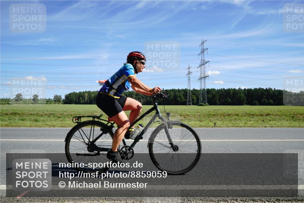 07.09.2025 - 19. Norderstedt Triathlon Michael Burmester http://msf.ph/oto/8859059 07.09.2025 13:25:27 Radfahren 320, 1353 meine-sportfotos.de