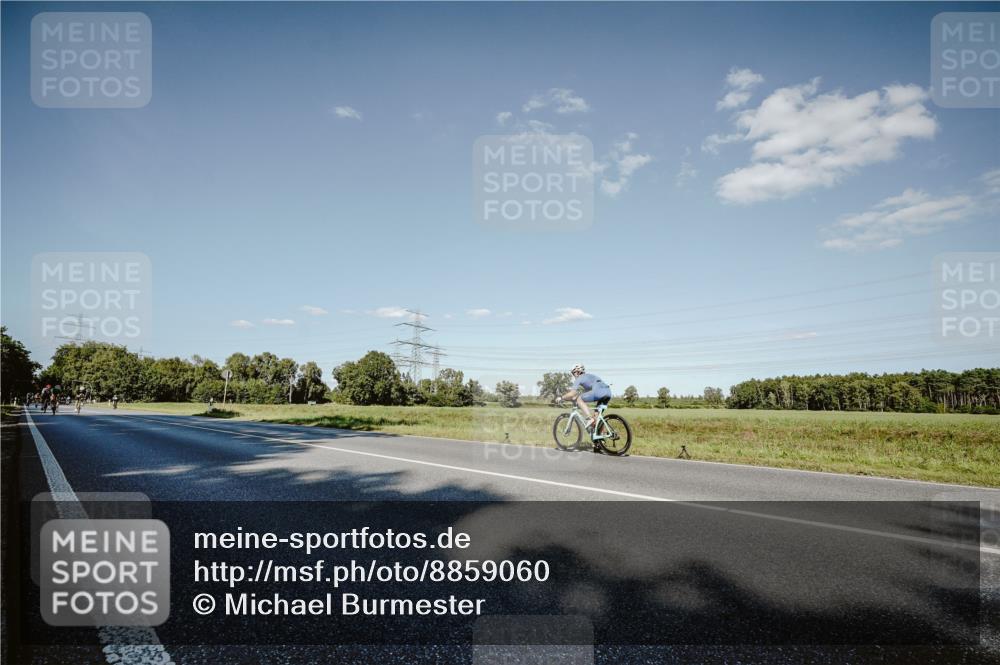 07.09.2025 - 19. Norderstedt Triathlon Michael Burmester http://msf.ph/oto/8859060 07.09.2025 15:44:14 Radfahren 467, 525, 866, 1495 meine-sportfotos.de