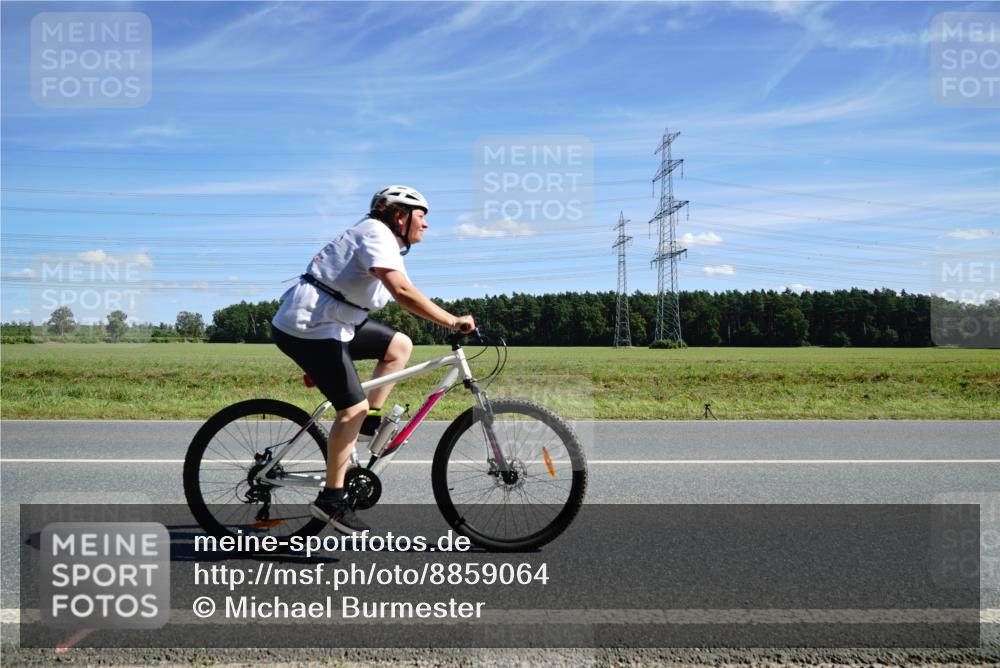 07.09.2025 - 19. Norderstedt Triathlon Michael Burmester http://msf.ph/oto/8859064 07.09.2025 13:25:32 Radfahren 708 meine-sportfotos.de
